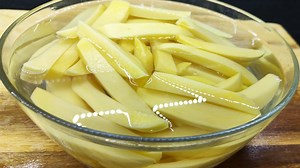 41K views · 242 reactions | PATATESİN EN ÇITIR HALİ TABAK TABAK YEDİREN LEZZET襤 TARİF İÇİN MALZEMELER 1: kg patates 8: Su bardağı su patates haşlamak için bardak ölçüsü 200: ml 1: Buçuk yemek kaşığı tuz 1: Tatlı kaşığı cajun baharatı 1: Tatlı kaşığı kırmızı toz biber 1: Tatlı kaşığı pul biber Patatesi kızartmak için sıvı yağ | Gulun mutfak aşkı | Facebook