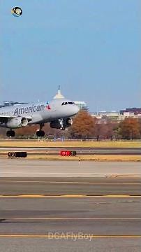 👉 INSANE Peak Travel at DCA! United, American & Delta Land Back-to-Back Action✈️ #shorts