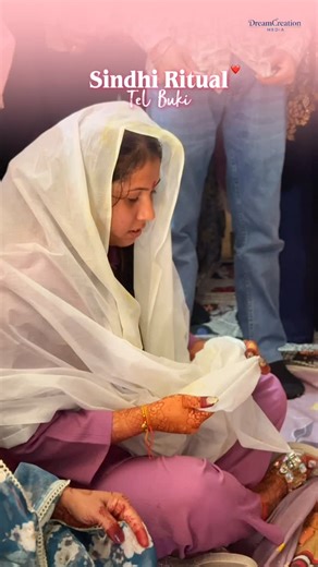 Dream Creation Media | Wedding Content Creator on Instagram: "The ritual of Tel Buki and the prayers of elders ❤️🙏🏻 Sindhi Kunwar (Bride) • Mustard oil ceremony • Sindhi Haldi ceremony • Lali Lo Lali (Lada) • Sainth Ritual • Sindhi Culture and Heritage"