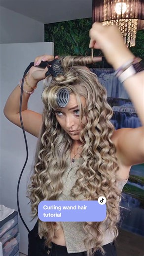 Glamorous Hair Curls with a Curling Wand