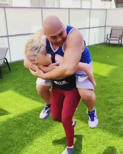 #liftcarry | Strong girl lift and carry heavy man | #liftcarry #piggyback