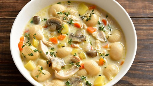 Kiadós, csirkés-tejszínes gombaleves: ebédként is helytáll