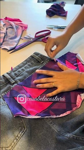 CUSTOMIZAÇÃO EM CALÇA JEANS ✂️🎉 #ajustes #carnaval2026 #casabelacostura #costura #costuretododia