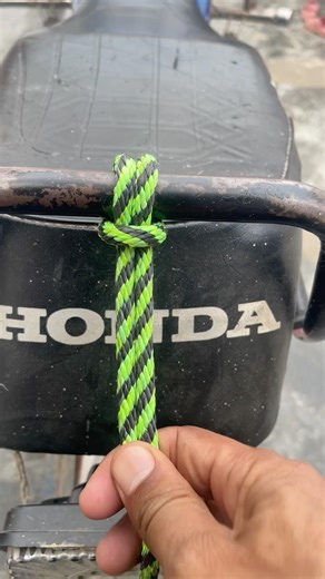 Satisfying Knot Tie #campingtips #gtknot #bowlineknots #rope #diy #shorts