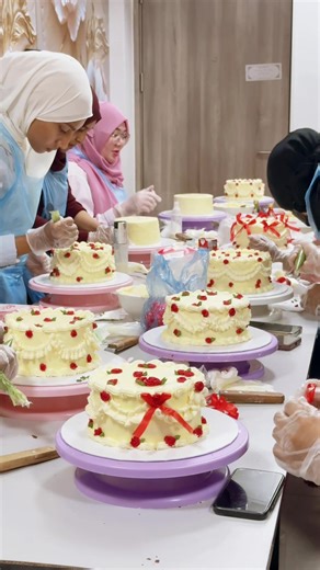 Become a Skilled Baker with Our Cake Course