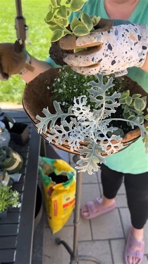 58K views · 349 reactions | This upcycled pedestal planter is genius — and easy to recreate for your own patio! #HGTVHowTo | HGTV | Facebook