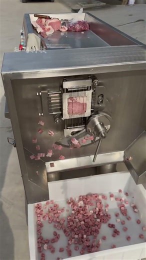 3D dicing machine; perfect dicing of fresh and frozen meat, potatoes and carrots; adjustable size.