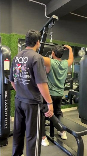 kiss or slap in gym✋🏼#funnygym #gymprank #crazygym #viralshorts #gym #trending #shorts #viral #short