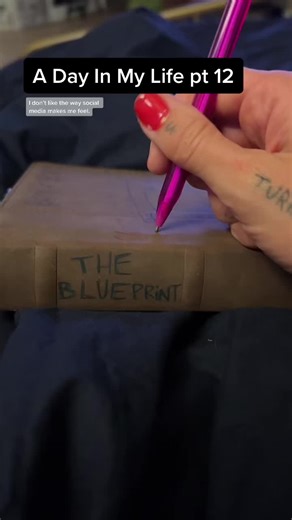 Gabbie Hanna Kroner (@gabbiehanna)’s videos with Happy (In The End) - Gabbie Hanna