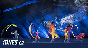 Diváci v Dubaji tleskali předpremiéře multimediální české show iMUCHA - iDNES.cz