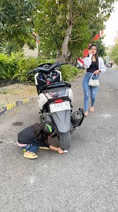 Kemana uangku sama tasku😩😆 | Rista Febriany