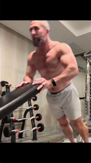 EXPLOSIVE CLOSE PUSHUP #fitnessfeats #tiktok #tiktokph #plyometrics #plyo #pushupchallenge #pushup