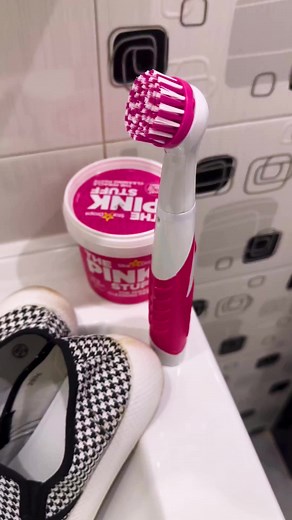 19K views · 272 reactions | Clean and crisp is how we like it ✨ Our 헦헰헿혂헯헯헲헿 헞헶혁 comes with an electric scrubber tool with 4 cleaning brush heads, 4 AA batteries, and 2 tubs of our paste—just what you need to tackle dirt and stains from all kinds of items  Link in bio to shop! #ThePinkStuffUSA   @viralcleaning  Doechii ∙ What It Is (Solo Version) | The Pink Stuff USA | Facebook