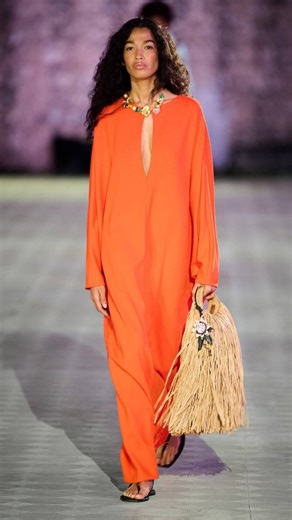 🌺🌿Oscar de la Renta Pre-Fall 2026 Santo Domingo, Dominican Republic 👉Follow us for more reels #fashion 👉Discover more of latest fashion trends on our YouTube channel and don't forget to subscribe ❤️🔗: https://youtube.com/@fashionasalifestyle #fashion #odlrprefall2026 #FashionasaLifestyle #moda | Fashion as a Lifestyle