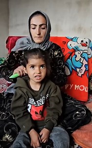 Zuleikha makes up her daughter #nomadicwoman #lifestyle #woodworking | Amno