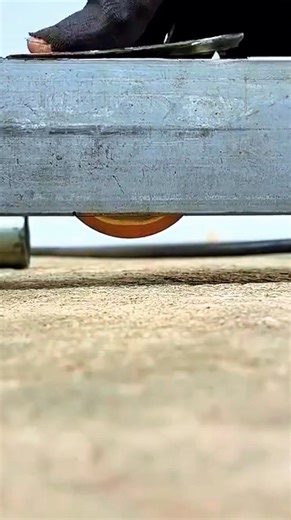 Here's a simple way to install gate wheels effectively. #metalart #welding #idecreative #diyprojeck #welder | Eko Kris