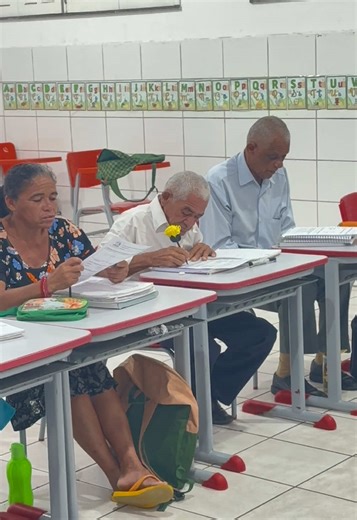 “A leitura do mundo precede a leitura da palavra.” (Paulo Freire 1989) ✊🏾📚👴🏾