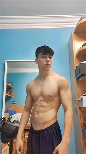 Hugo InFocus 🧠💪 on Instagram: "Como echo de menos esta condición #condicion #sheredded #gym"