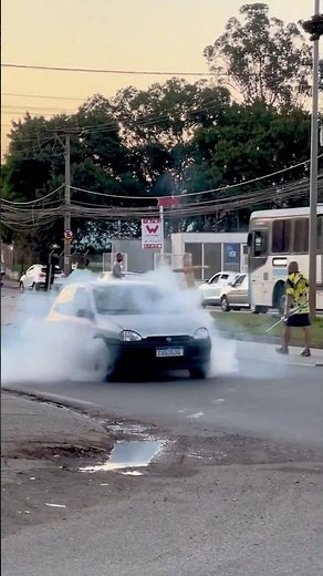 Cala a boca e escuta o som do meu Corsa kkk