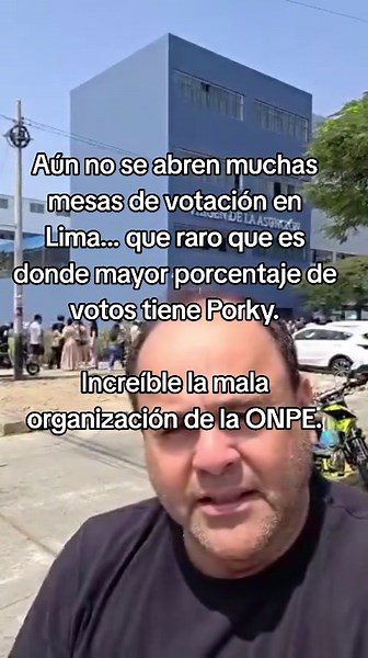 Aún no se abren muchas mesas de votación en Lima... que raro que es donde mayor porcentaje de votos tiene Porky. Increíble la mala organización de la ONPE. #rafaellopezaliaga #eleccionesperu #politicaperuana #fraudeelectoral @Rafael López Aliaga