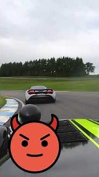 McLAREN blocked CATERHAM (750 vs. 140 bhp) | #mclaren #mclaren750s #caterham #racing #shorts