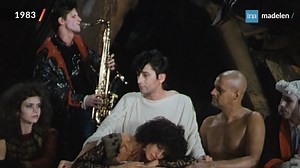 On est coutumier du mot mais.. attention pépite ! « Le Cimetière des voitures » de Fernando Arrabal est projeté aujourd'hui Festival Les Utopiales à Nantes. Un film postapocalyptique avec Alain Bashung qui vit au milieu des carcasses de voitures et signe la merveilleuse BO https://madelen.ina.fr/content/le-cimetiere-des-voitures-91500 | INA