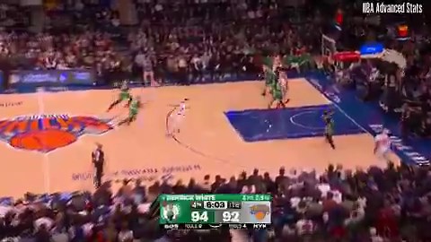 Les possessions défensives des Celtics avec Neemias Queta comme défenseur du poseur décrans sont... inquiétantes ?Ici l'execution de la couverture en Hedge est totalement loupé, et je suis même pas sur que ce soit la couverture qui était demandée à la base vu les réactions