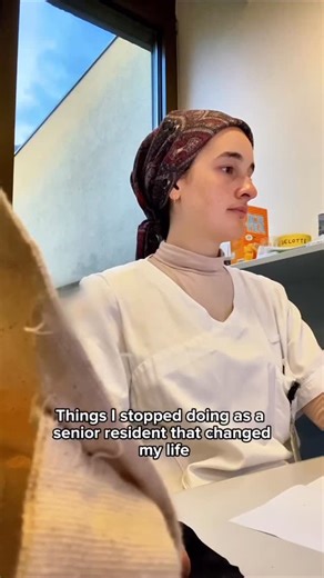 Dr Sarah on Instagram: "- Skipping lunch break. It used to feel like a necessary sacrifice, even a badge of honour. I don’t believe that anymore. Look after yourself to show up for others. - Back to back patients. I used to try and be as efficient as possible by trying to see multiple patients back to back in ED. Great recipe to crash and burn, making more mistakes along the way. Now I see a patient and document a quick note. Then I move on to the next. -Focussed work. It’s impossible anyway so 