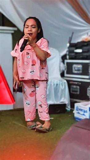 Hal Hal sulit Mungkin menghalangi tapi Bukan untuk Menghentikan mu,,, tapi untuk memangil keberanian dan kekuatan mu 🫰 Tidak Ada kesempurna an di dunia ini....!! ( BIA MURANDO ) karya ; Muchtar Hadist Suka sekali sama Warna Vokal nya Adem ❤️ #Liveshow #pestapernikahan #lagudaerah #lagukerinciJambi Ot. Dinasty Musik | Bukhari Smrp