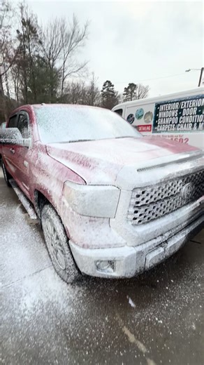 Expert Tips for Window Washing with Shampoo Wax