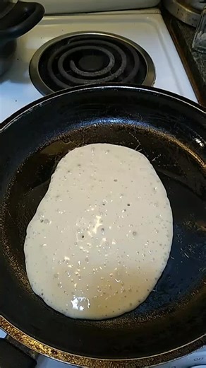 makin' bacon pancakes 😋#baconpancakes