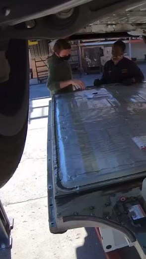 How we Remove the Tesla Main Battery Pack