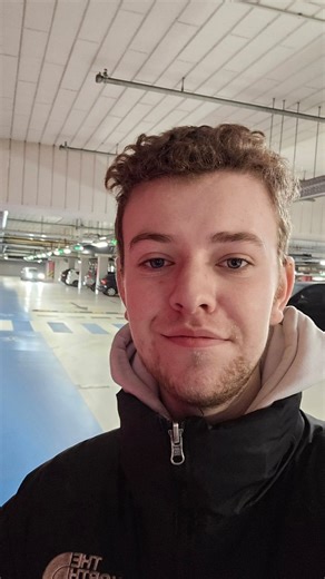 cseb on Instagram: "On à cherché mon auto pendant 1h au parking du centre commercial 😭😂"