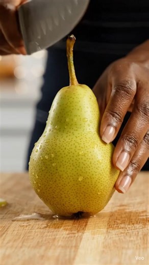 ASMR cutting pear #asmr #satysfying #shortvideo