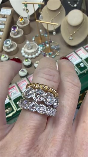 Gold twist band anyone? 👀😍😍😍#ring #jewellery