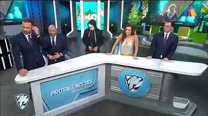 774K views · 9.2K reactions | #AmorDeVerano⛱  ¡¡Llegaron las locuras de El Capi Pérez!!  Hoy hackearon los cerebros de Martinoli, Luis García, Tania Rincón y Zague. 勞勞  EN VIVO: https://bit.ly/2Q51qZT | Los Protagonistas | Facebook