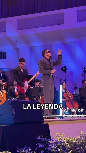 Yandel and Wisin Live Performance 'Para Ti' with Symphony Orchestra