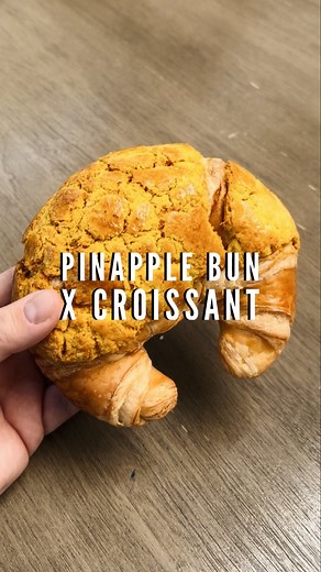 This is the most insane combo ever- a pineapple bun-croissant cross over. Its got the buttery goodness of a croissant and the sweet skin of the pineapple bun. Check out the caption below for where to grab one! 📍Taipan Bakery 37-25 Main St Second Floor, Flushing, NY 11354 #flushing #flushingqueens #flushingnyc #flushingny #flushingfood #flushingeats | Cynthia Chung Photography
