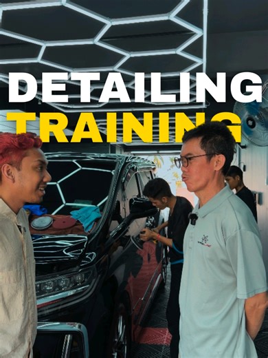 Belajar secara hands-on, bukan sekadar teori. Bila faham proses dan guna produk yang betul, keyakinan datang dengan sendiri. Trainer dari NANOLAB (M) SDN BHD #Nanolab #trainingdetailing #BelajarDetailing #DetailingMalaysia #carwashbusiness