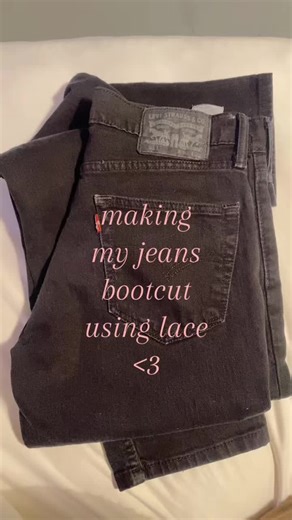Upcycling Skinny Jeans with Lace for a Stylish Look