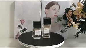 Luxury square Perfume Glass Bottle 30ml 50ml 100ml clear Empty Heavy Bottom with Crimp Sprayer Black Wood Lid