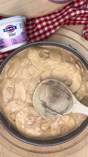 Moist apple cake, soft crumb, and a touch of creaminess from FAGE Total Yoghurt.👉 Baking made easier! 🍎🍎🍎 Try the recipe for yourself below ⬇️⬇️⬇️ https://uk.fage/recipes/greek-yogurt-recipes/apple-cake #FAGE #FAGETotal #AppleCake | FAGE