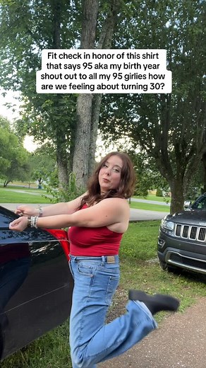 Amy Cimorelli on Instagram: "How r we almost 30 year olds doing out there tonight???"