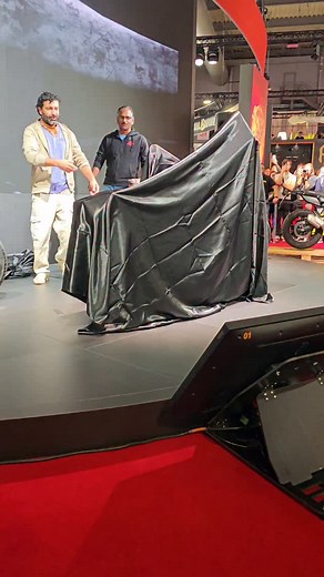 493K views · 5.3K reactions | New Royal Enfield Flying Flea S6 just revealed at EICMA! #royalenfield #flyingflea #newbike #eicma #reveal | Motorcycle News | Facebook