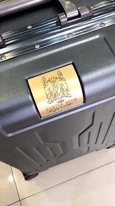 198 reactions · 19 comments | Khách hàng review chiếc vali...