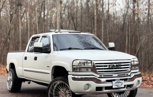 💥AVAILABLE NOW💥 2005 GMC 2500 Duramax 💲24,898 (336) 850-2877 Www.DieselTrucksNC.com