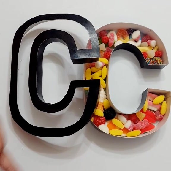 Proceso de Gomiletras: Diseño Creativo con Gomitas