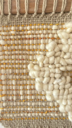 2.6K views · 331 reactions | Tantos puntos que puedes aprender a hacer en tu telar ranurado  También puedes inventar ❤️y ponerle el nombre que quieras Aquí haciendo un mural en mi telar , hace unos días hice este curso online que puedes adquirir para que tejas el tuyo Hoy descansas del tejido ? O tejes? #tejerias #tejer #telares #telar #telardecorativo #telarmaria #telarmapuche #cursostelar #cursotelardecorativo #handcraftlive | Telartchile / Handcraftlive | Facebook