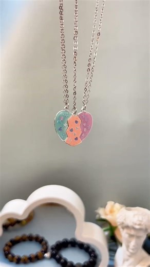 New best popular necklaces and lockets with designs