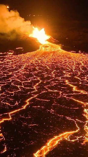 11K views · 237 reactions | Dem gerade erst ausgebrochenen Vulkan auf...